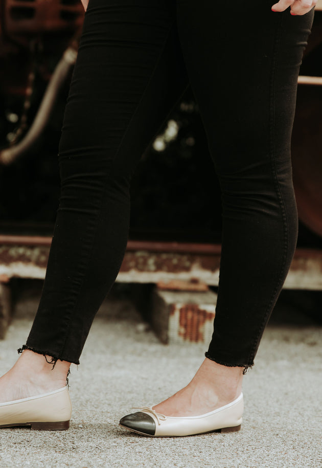 Brittany Fuson: Black tights + tan shoes